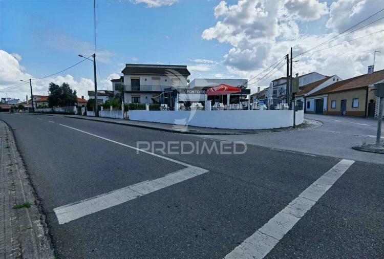 Moradia T4 para Venda em Riachos Foto 1