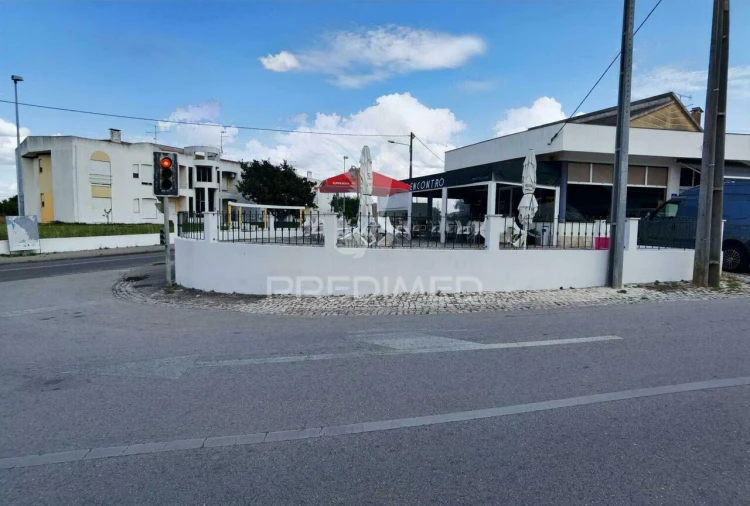 Moradia T4 para Venda em Riachos Foto 3