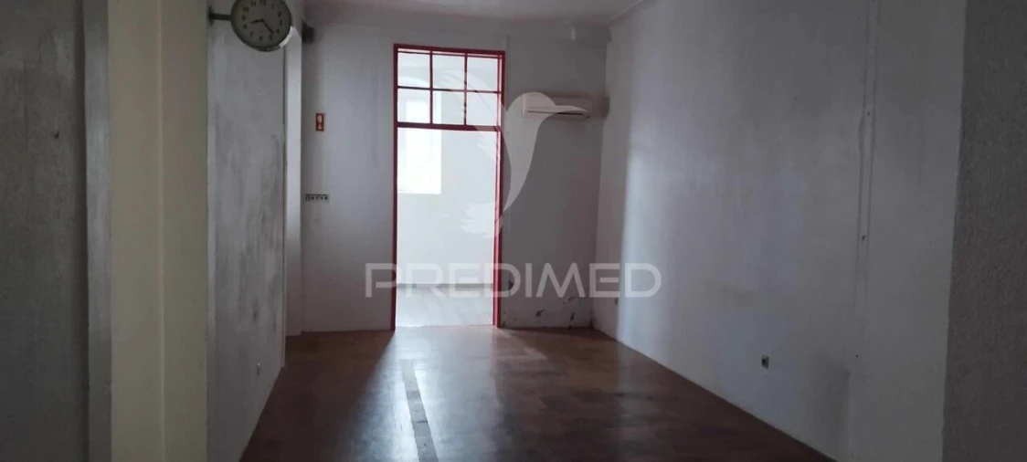 Loja para Arrendamento em São João Baptista Foto 1