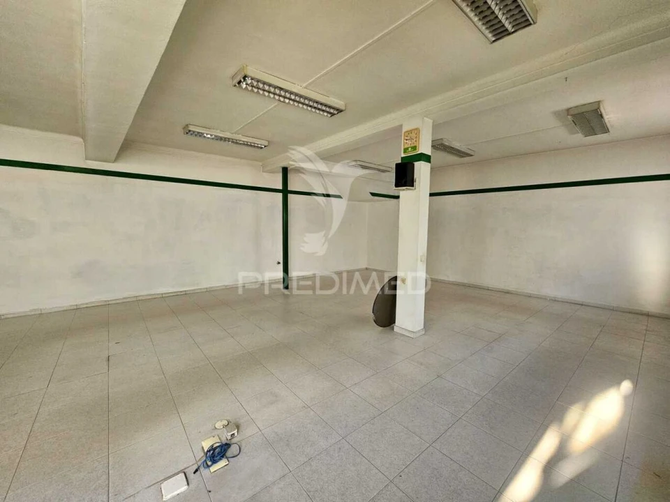 Loja para Arrendamento em Ourique Foto 8