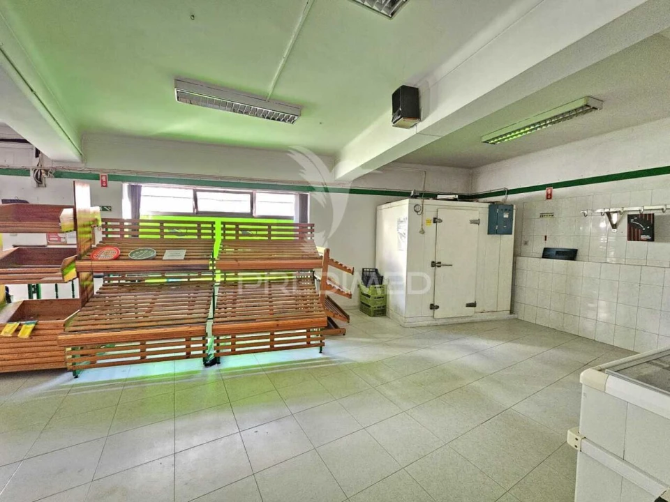 Loja para Arrendamento em Ourique Foto 6