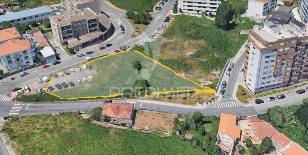 Terreno para Venda em Oliveira do Douro Foto 2