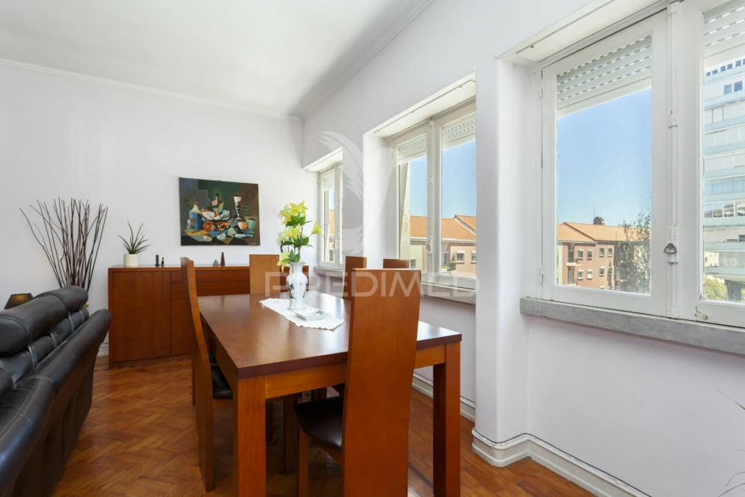 Apartamento T3 para Venda em Alvalade Foto 5