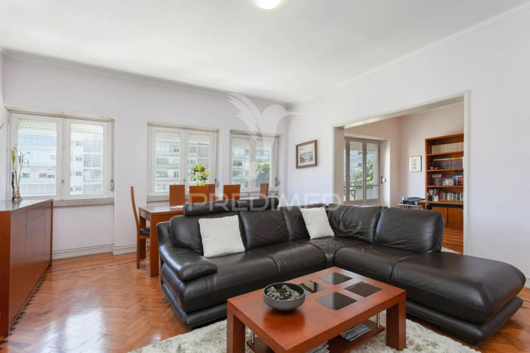 Apartamento T3 para Venda em Alvalade Foto 1