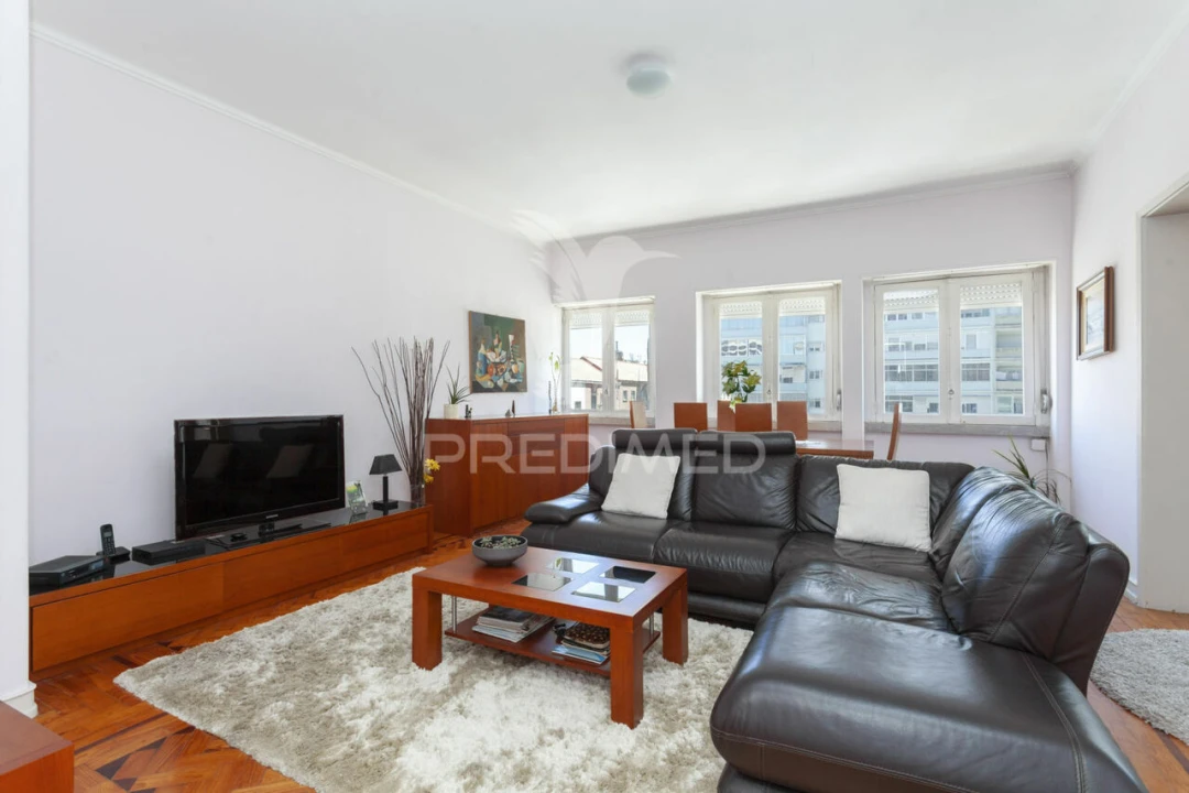 Apartamento T3 para Venda em Alvalade Foto 2