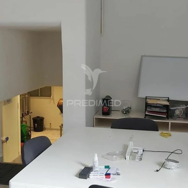 Loja para Arrendamento em Águas Livres Foto 4