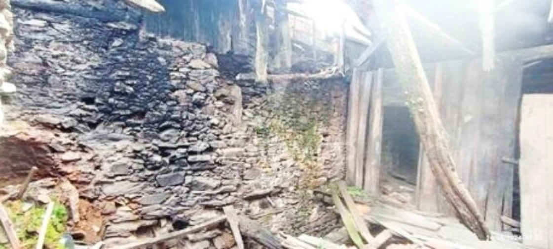 Moradia T2 para Venda em Abaças Foto 3