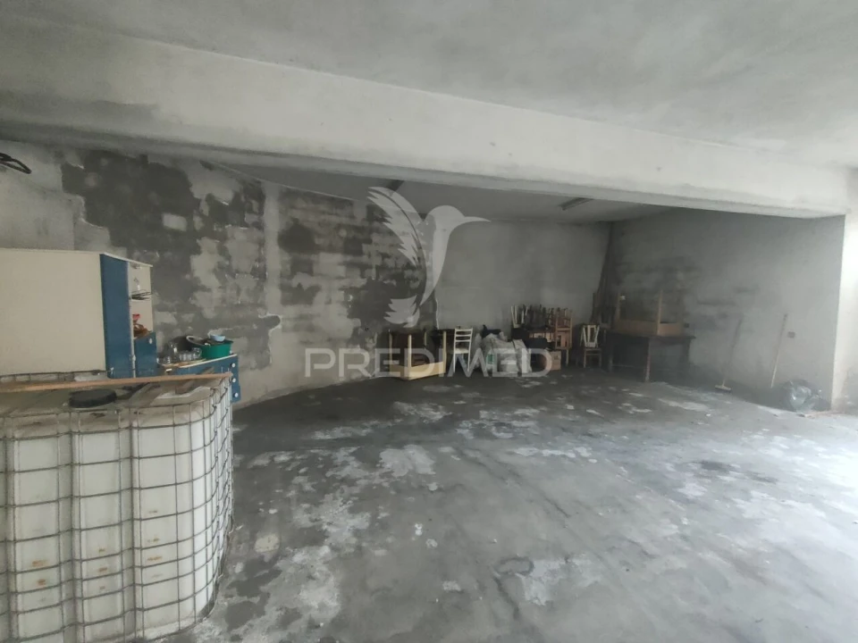 Prédio para Venda em Amiais de Baixo Foto 6