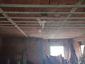 Prédio para Venda em Amiais de Baixo