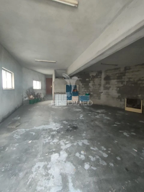 Prédio para Venda em Amiais de Baixo