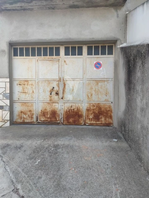 Prédio para Venda em Amiais de Baixo