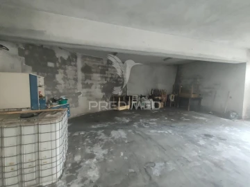Prédio para Venda em Amiais de Baixo