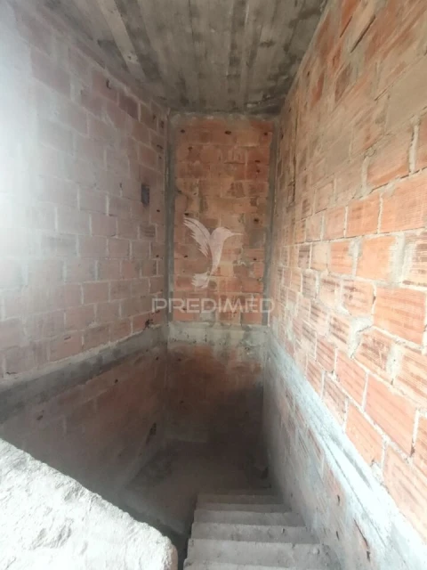 Prédio para Venda em Amiais de Baixo