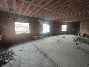 Prédio para Venda em Amiais de Baixo