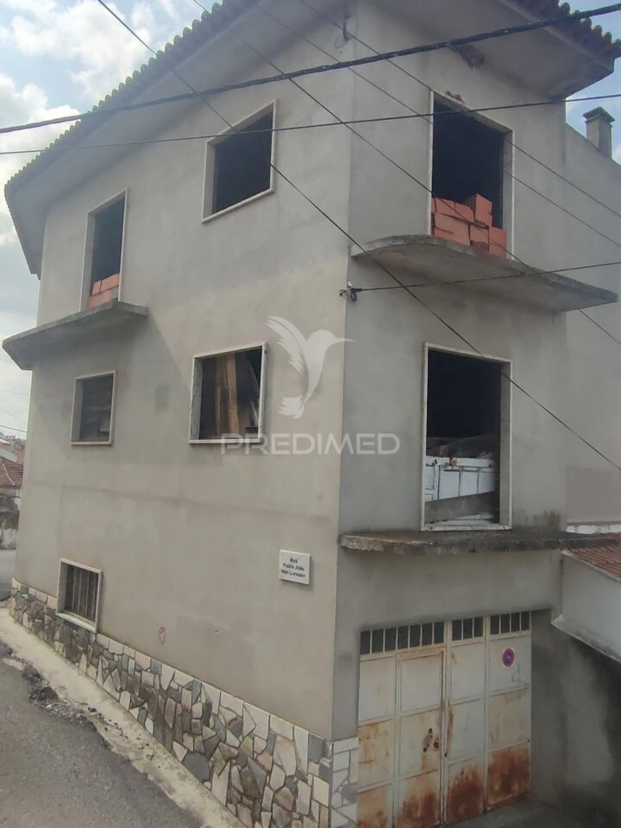 Prédio para Venda em Amiais de Baixo Foto 1