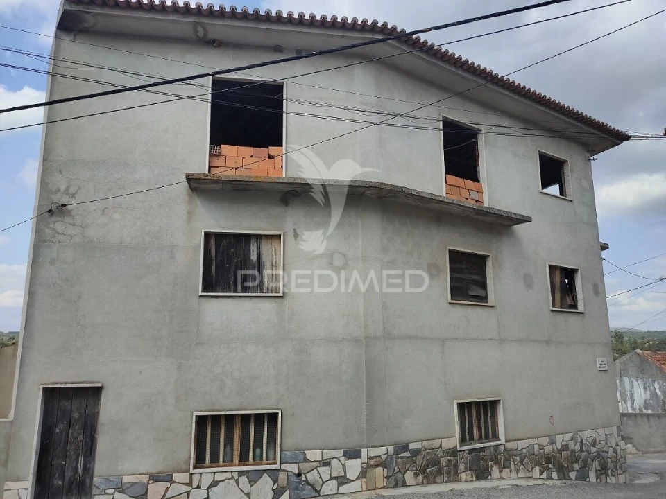 Prédio para Venda em Amiais de Baixo Foto 2