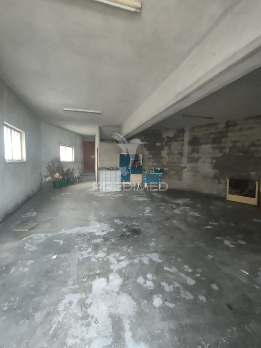 Prédio para Venda em Amiais de Baixo Foto 5