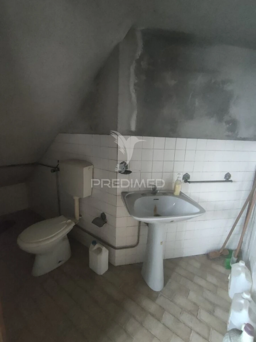 Prédio para Venda em Amiais de Baixo Foto 7