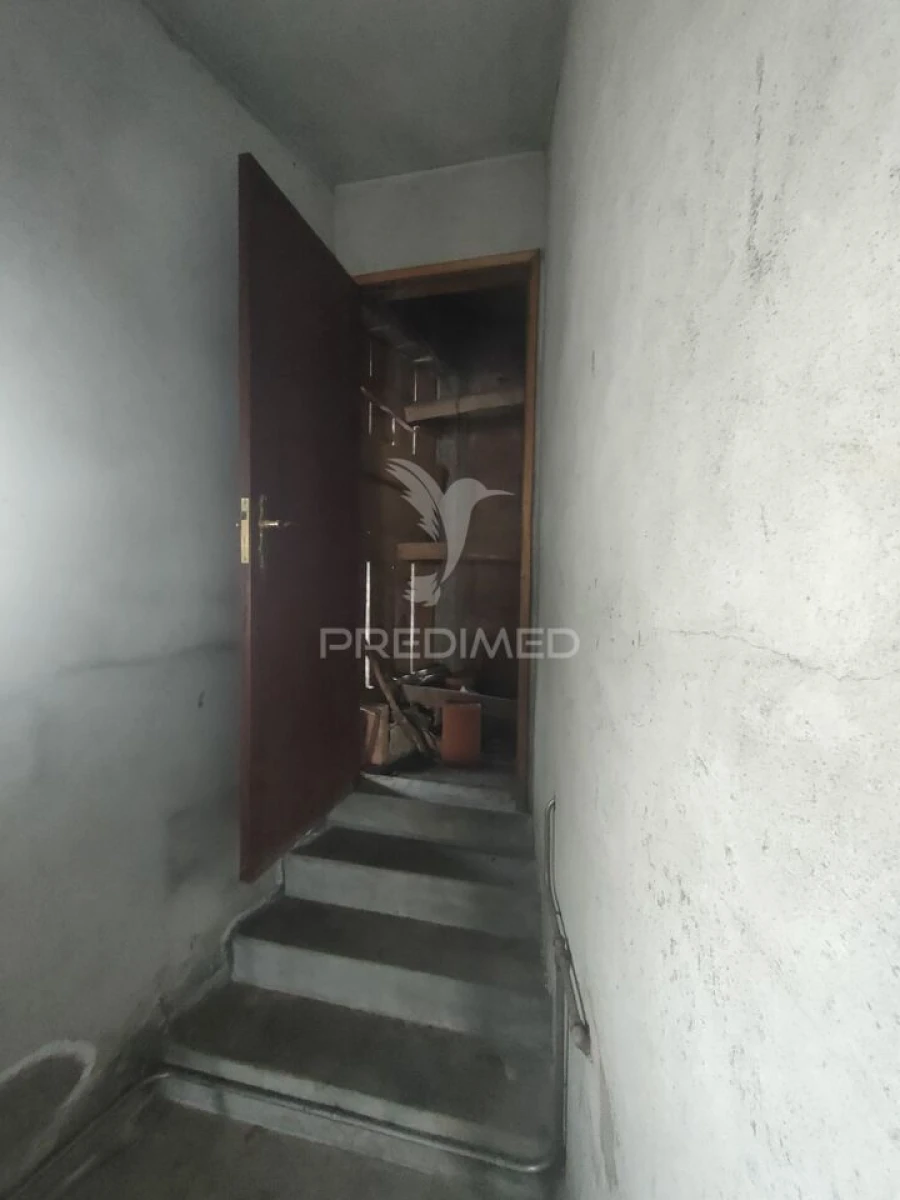 Prédio para Venda em Amiais de Baixo Foto 8