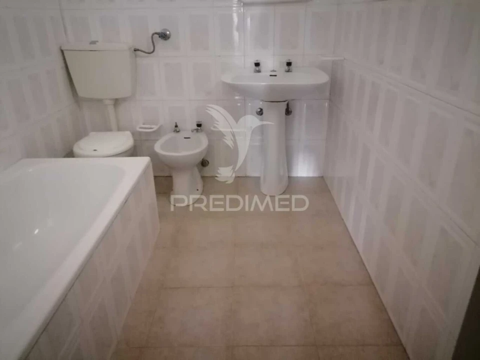 Moradia T3 para Venda em Alagoa Foto 7