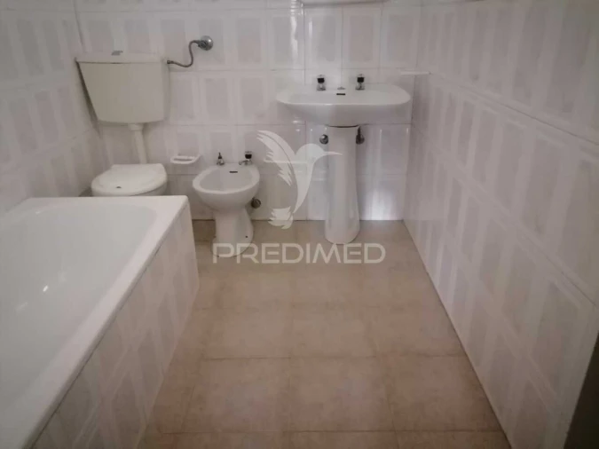 Moradia T3 para Venda em Alagoa Foto 7