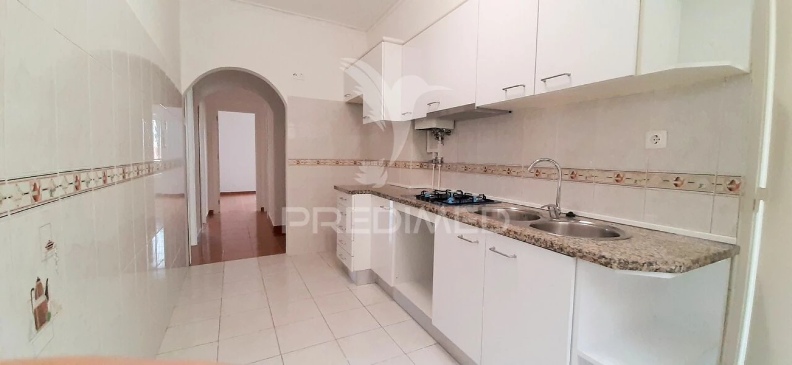 Apartamento T2 para Venda em Sacavém e Prior Velho Foto 5