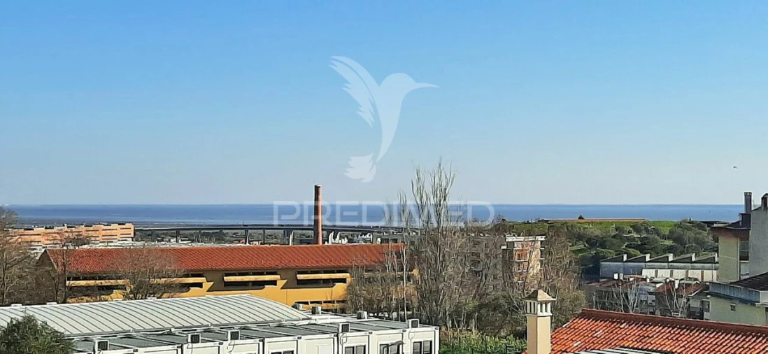 Apartamento T2 para Venda em Sacavém e Prior Velho Foto 3