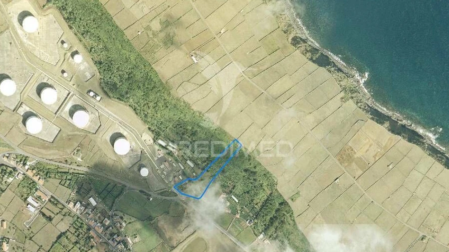 Terreno para Venda em Praia da Vitoria (Santa Cruz)