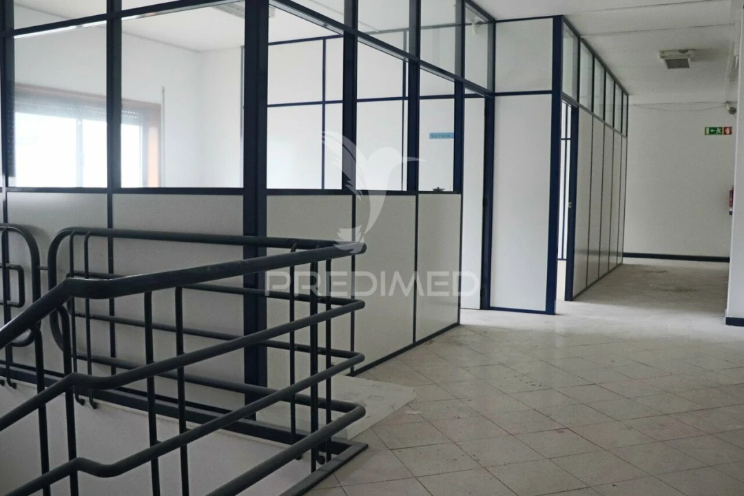 Loja para Venda em Rebordosa Foto 6