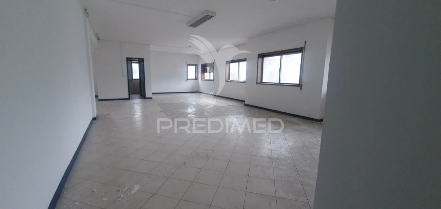 Loja para Venda em Rebordosa Foto 30