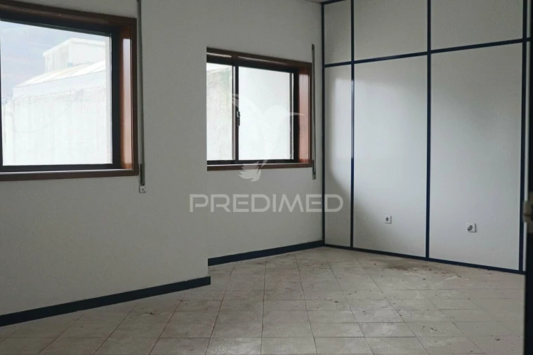 Loja para Venda em Rebordosa Foto 10