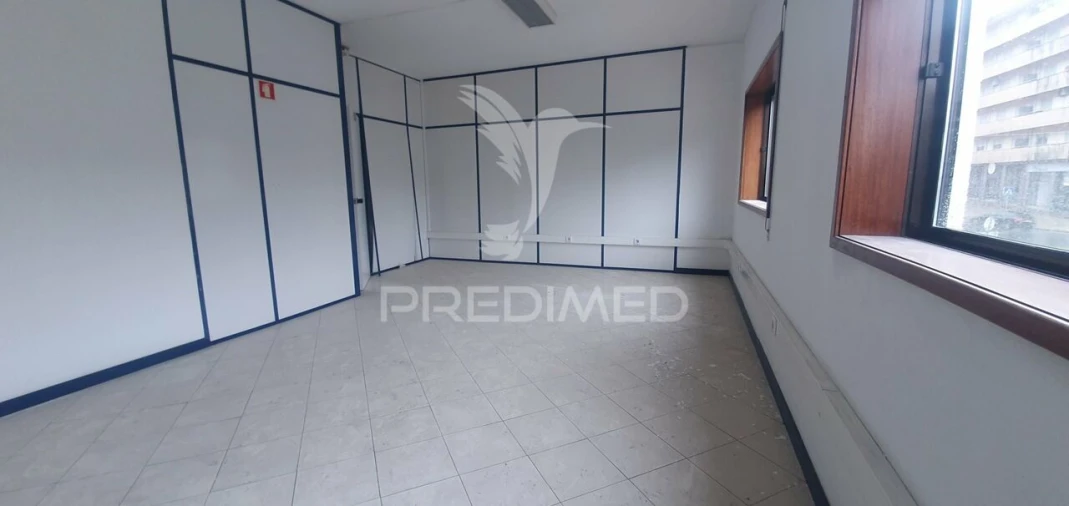 Loja para Venda em Rebordosa Foto 20