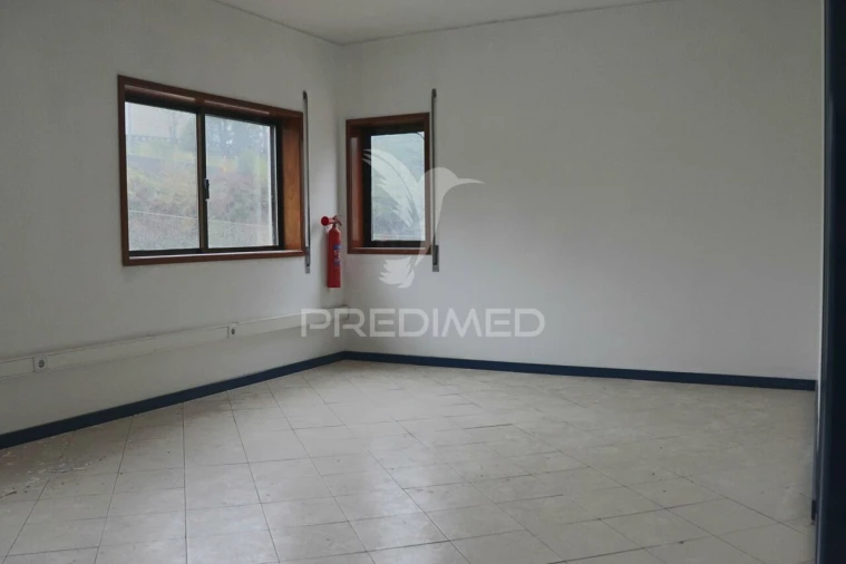 Loja para Venda em Rebordosa Foto 18