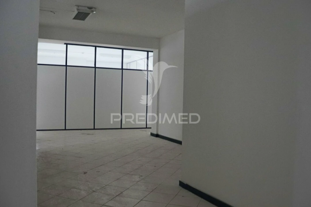 Loja para Venda em Rebordosa Foto 13