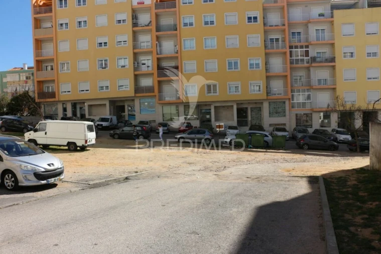 Terreno para Venda em Setubal (São Sebastião) Foto 1