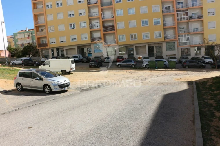 Terreno para Venda em Setubal (São Sebastião) Foto 2