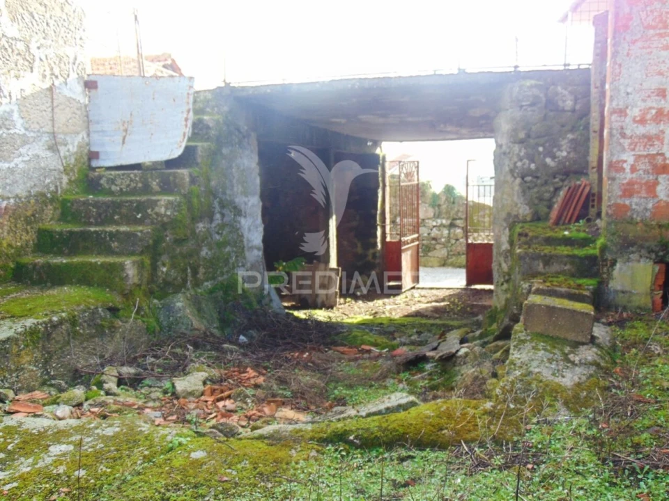 Moradia T3 para Venda em Fiolhoso Foto 4