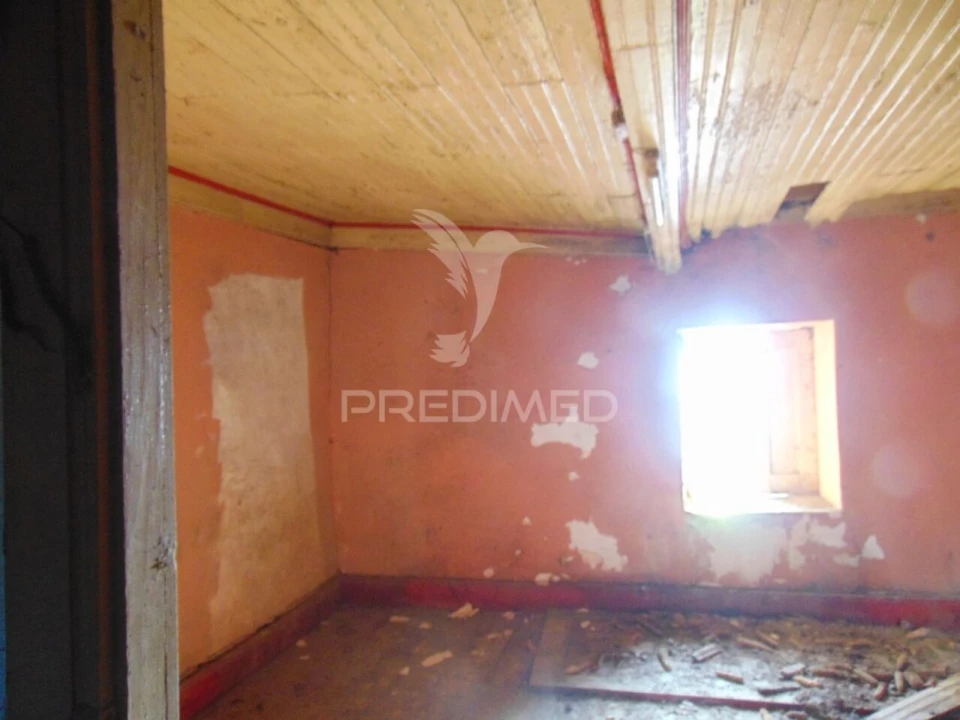 Moradia T3 para Venda em Fiolhoso Foto 9