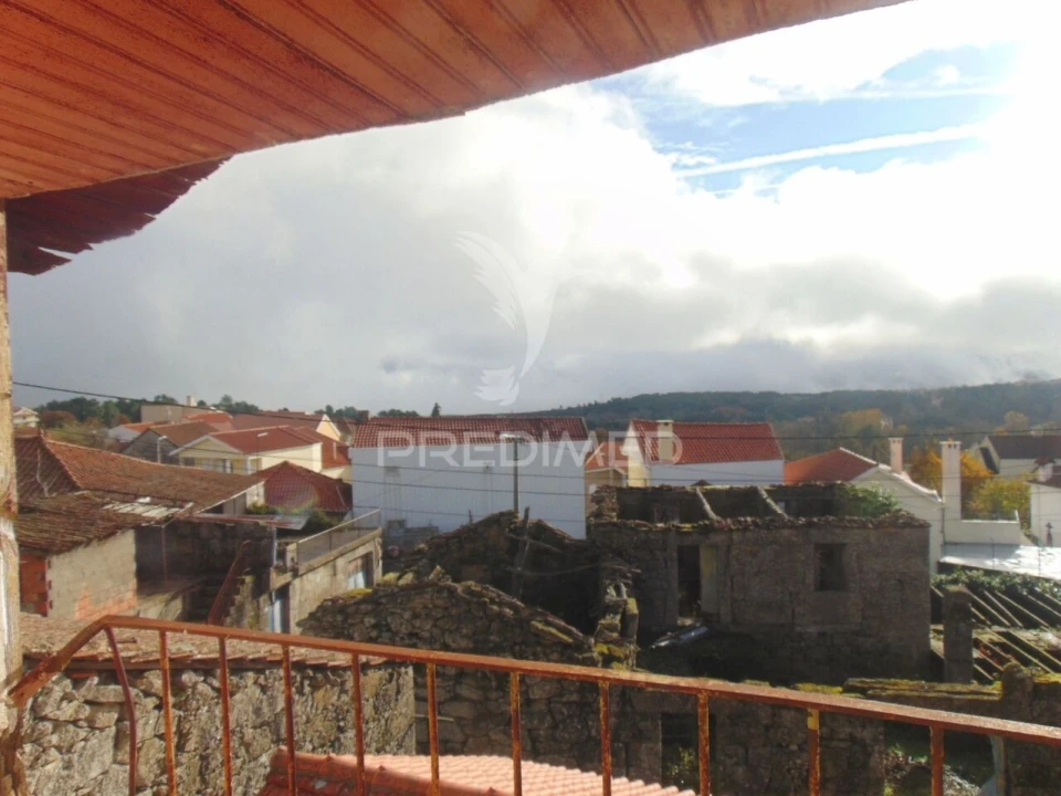 Moradia T3 para Venda em Fiolhoso Foto 2