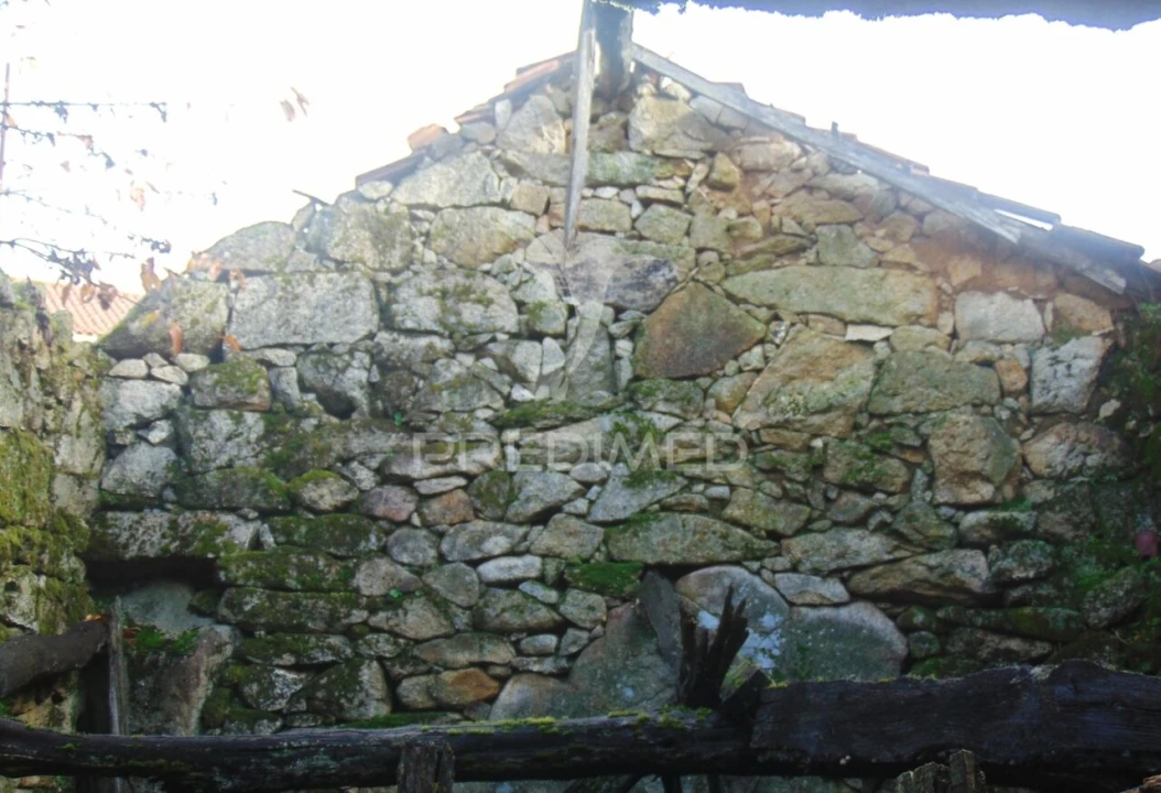 Moradia T3 para Venda em Fiolhoso Foto 23