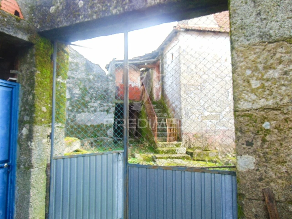 Moradia T3 para Venda em Fiolhoso Foto 27