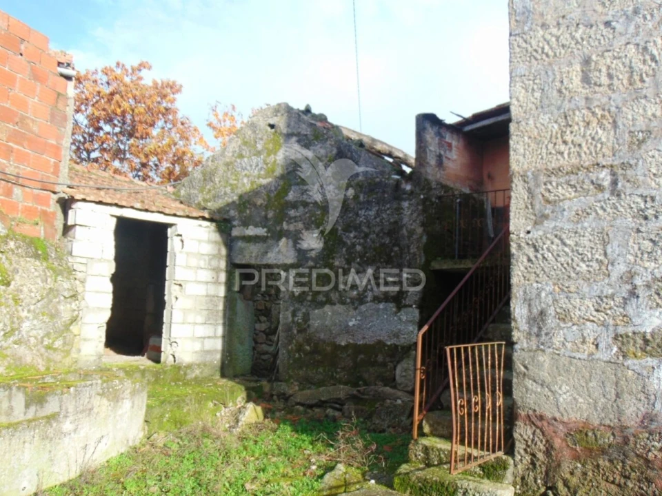 Moradia T3 para Venda em Fiolhoso Foto 20