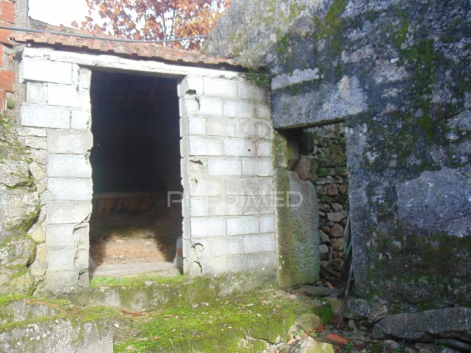 Moradia T3 para Venda em Fiolhoso Foto 21