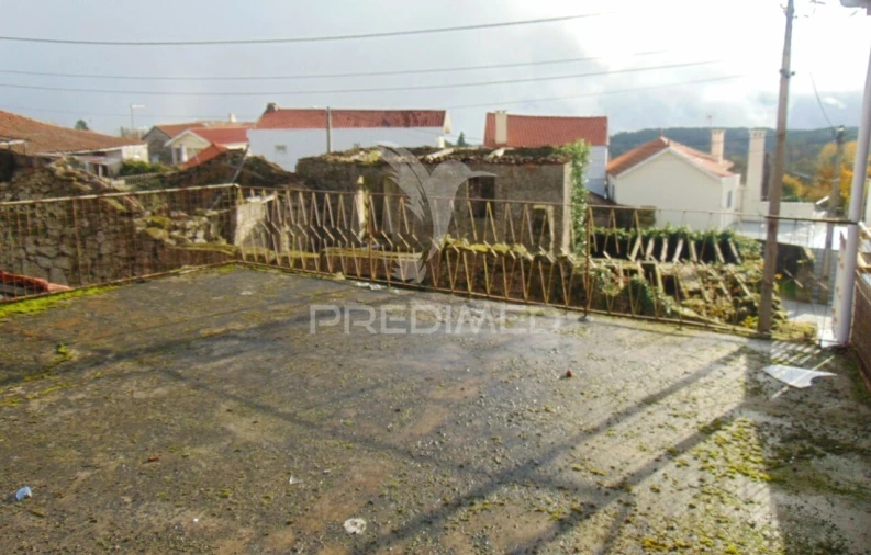 Moradia T3 para Venda em Fiolhoso Foto 3