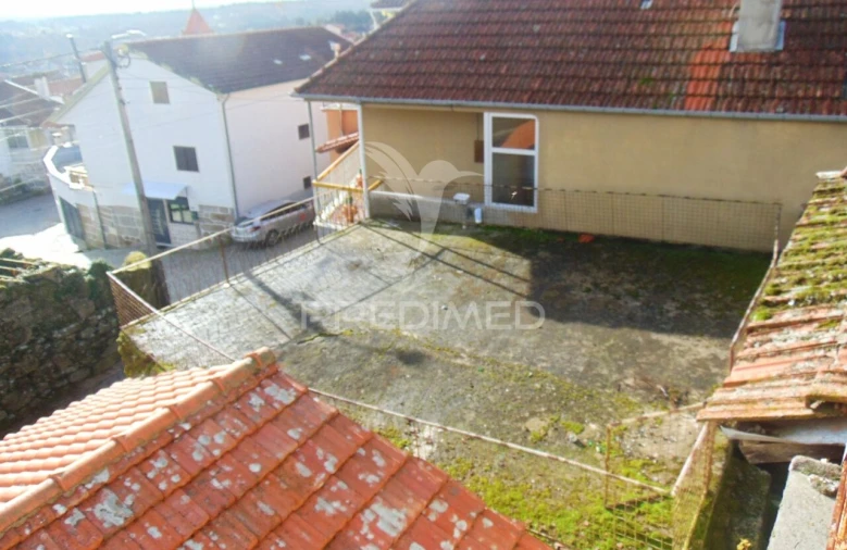Moradia T3 para Venda em Fiolhoso Foto 15