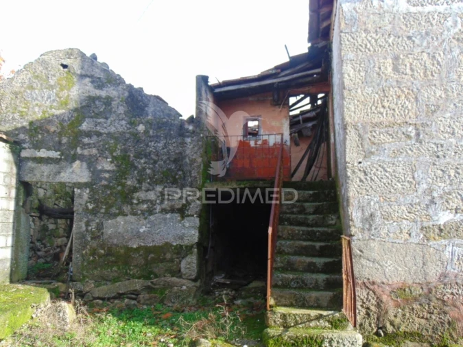 Moradia T3 para Venda em Fiolhoso Foto 6