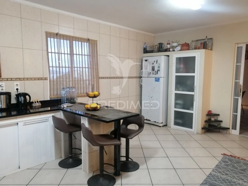 Moradia T4 para Venda em Madalena Foto 9