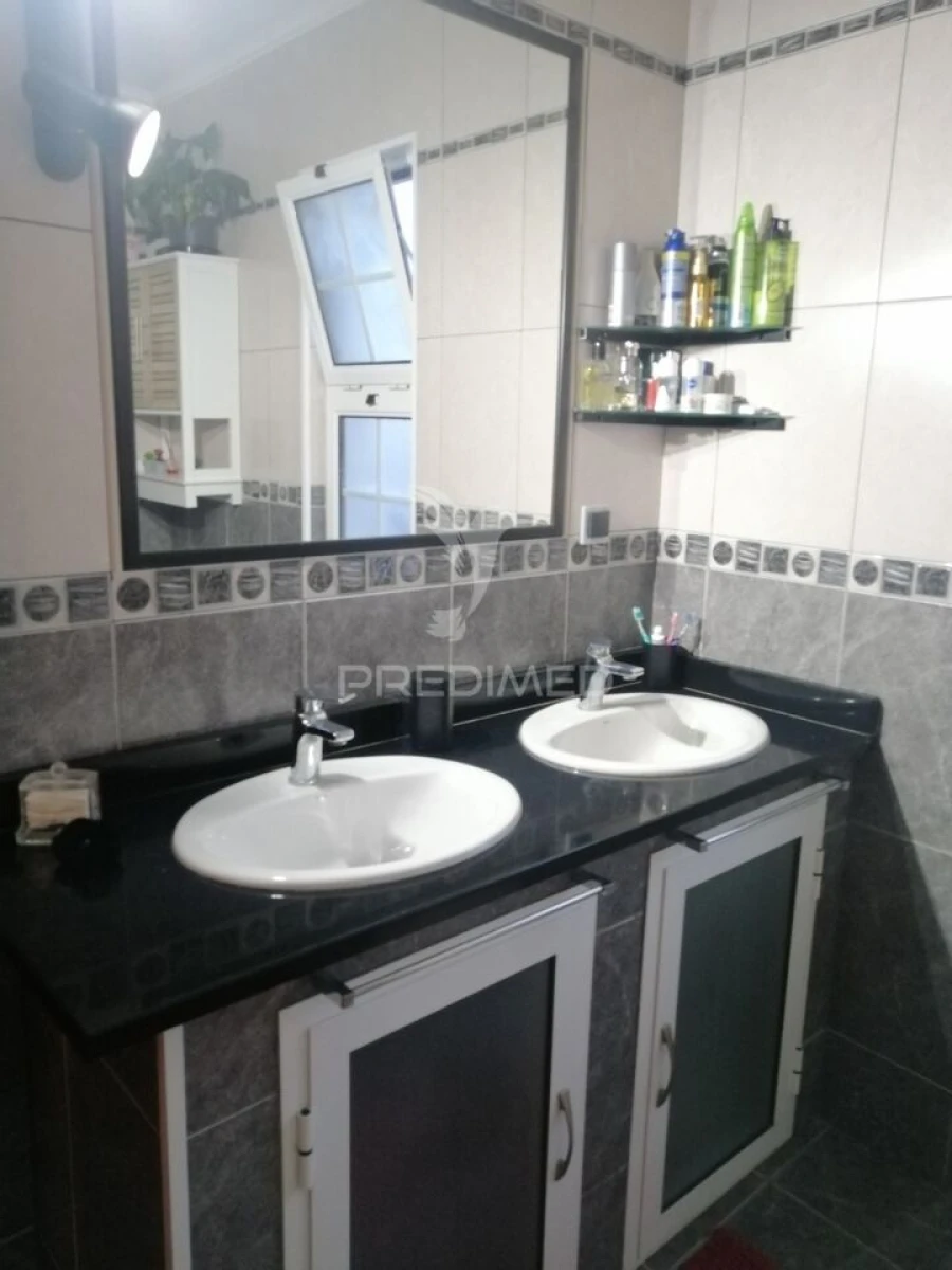 Moradia T4 para Venda em Madalena Foto 32