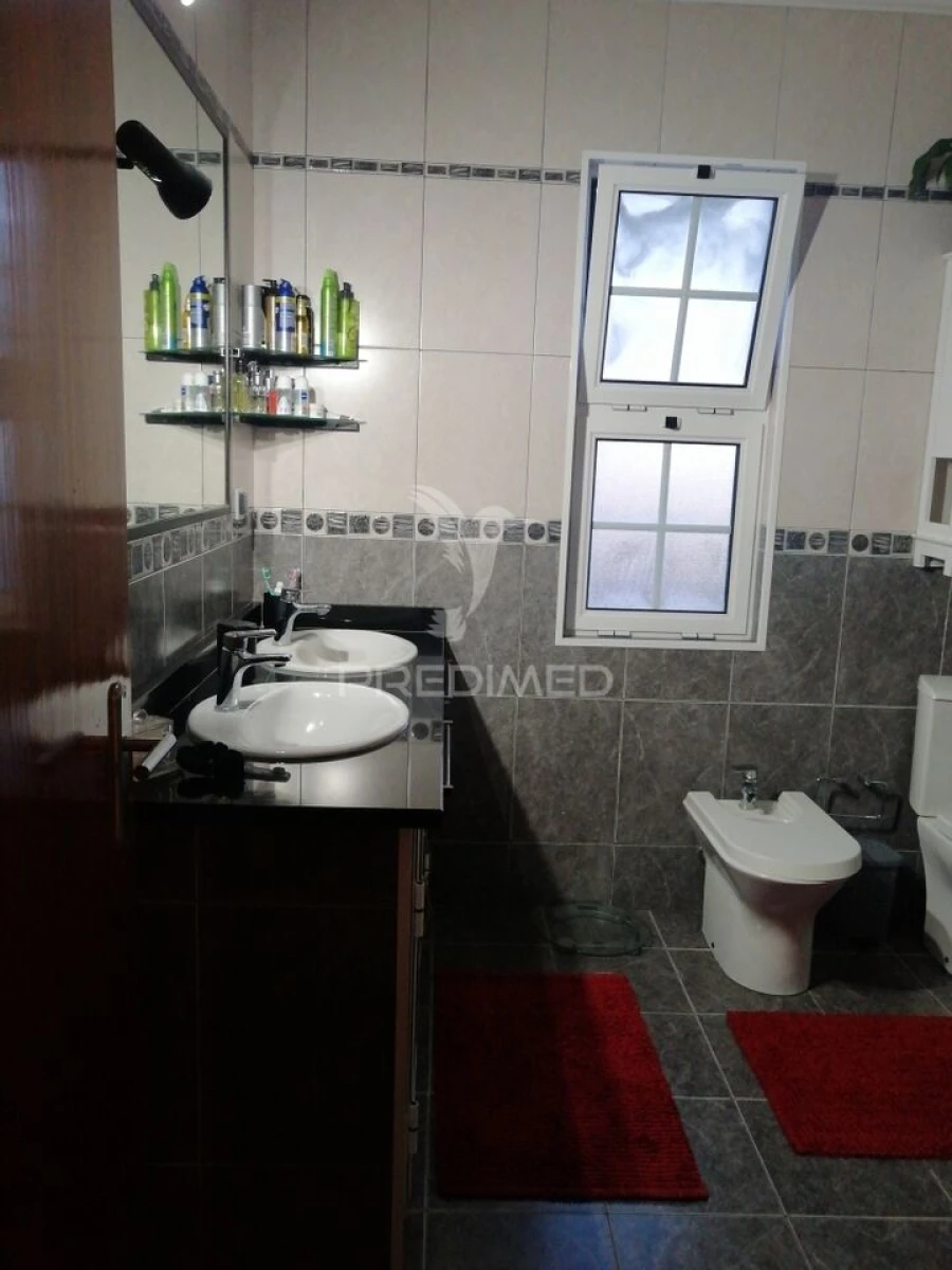 Moradia T4 para Venda em Madalena Foto 31