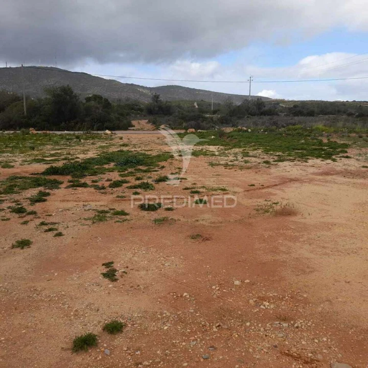 Terreno para Venda em Quelfes Foto 1
